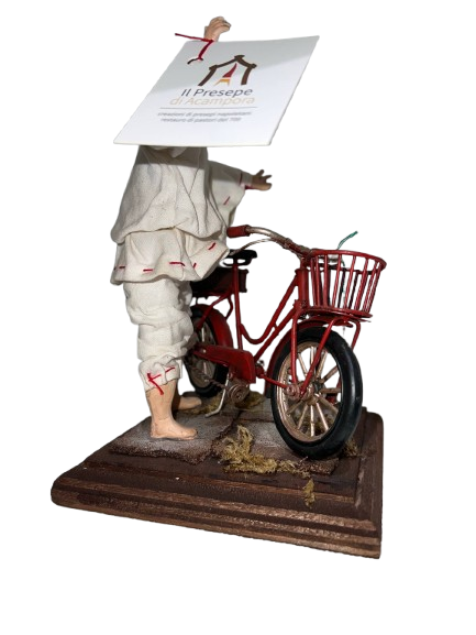 Pulcinella su Bicicletta – Scultura Artigianale Napoletana “Il Presepe di Acampora”